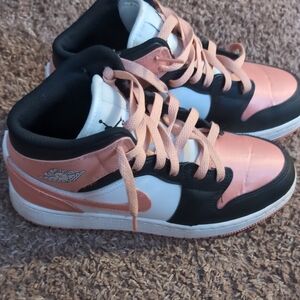 Nike AIR Jordan 1 Mid GS'White Light Madder Root'